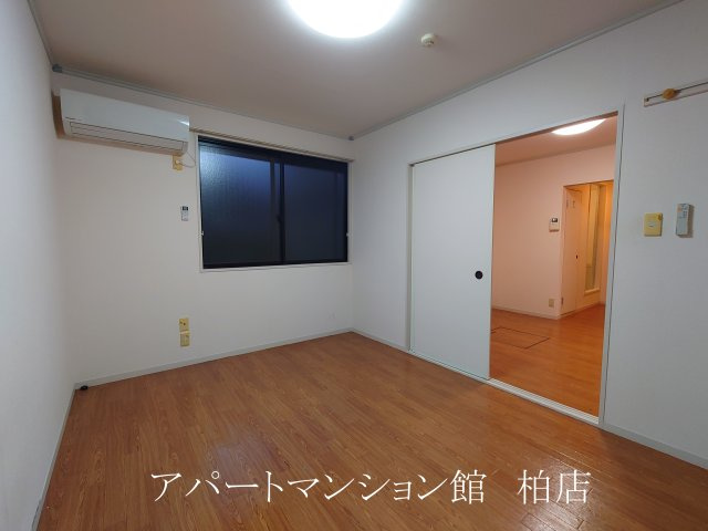 サングレース吉野の洋室