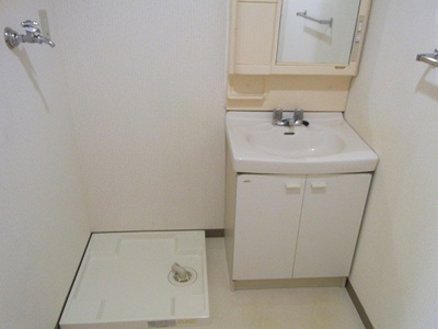 【設備】 | リバーサイド２ | 室内洗濯機置場　※2013年10月撮影