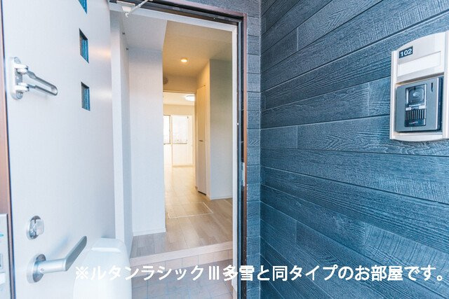 レジデンス　ヒカルの玄関
