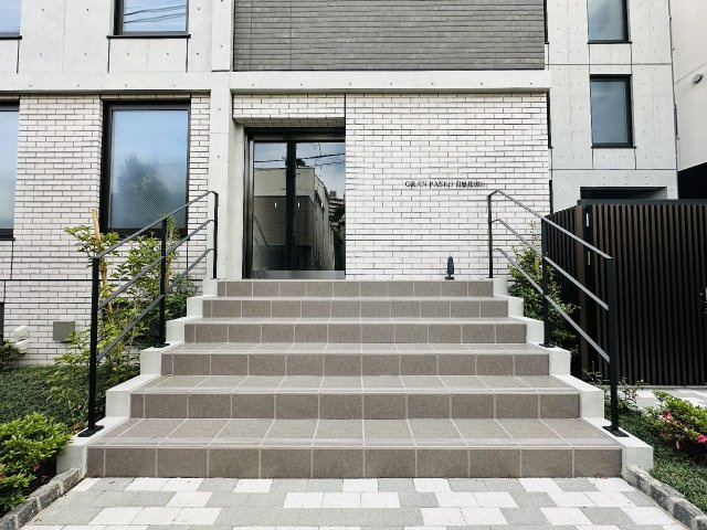ＧＲＡＮ ＰＡＳＥＯ 目黒花房山のエントランス