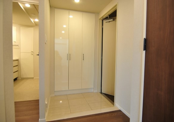 ウィルテラス滝野川の玄関