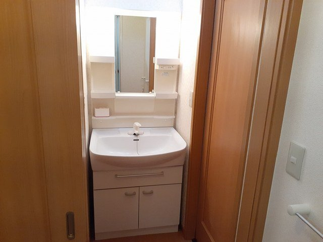 オレンジフラットⅡの洗面所|使いやすい洗面所です