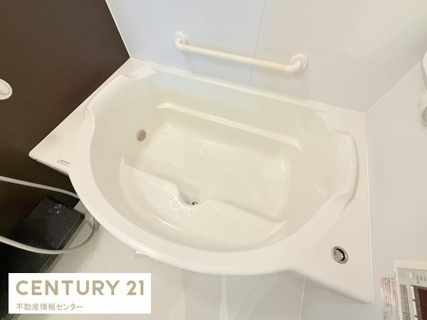 【その他】 | リバーガーデンＥＣＯシティアリスの森 | 腰掛けることができる浴槽、高低差もあまりなく、入浴がしやすい設計に！