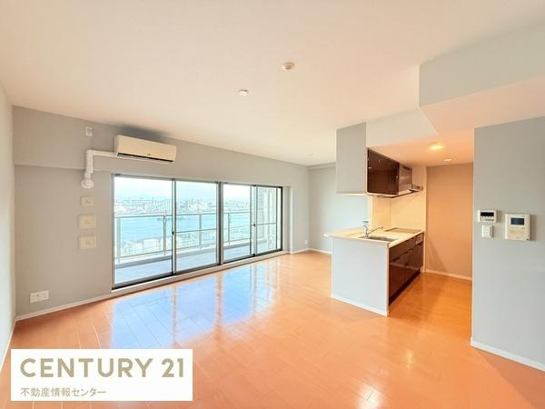 【居間・リビング】 | リバーガーデンＥＣＯシティアリスの森 | クロスも貼替えており、ワックスも新たにしています！陽当り・見晴らし・風通し良好です！即日内見可能ですので、お気軽にお問い合わせください。