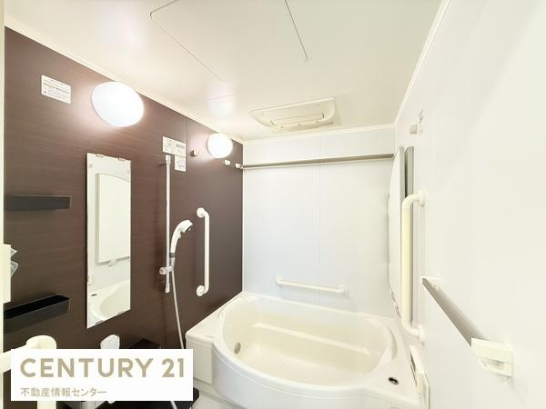 【浴室】 | リバーガーデンＥＣＯシティアリスの森 | 浴室はスライドドアタイプで開口が広くとられております！浴室暖房乾燥はもちろん、ミストサウナ機能付き！バスタイムをよりくつろげるものに！