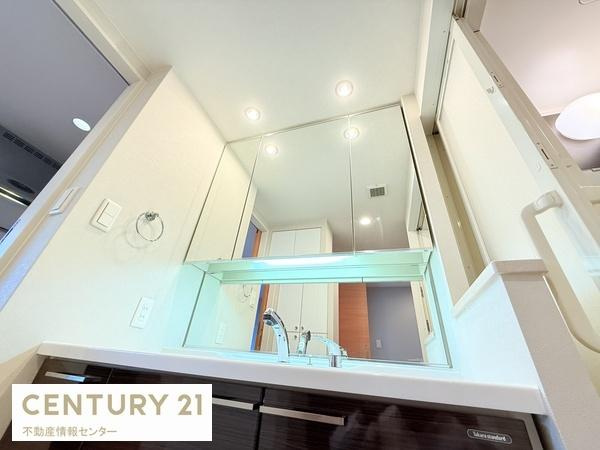 【独立洗面台】 | リバーガーデンＥＣＯシティアリスの森 | 全面鏡の迫力のある洗面台