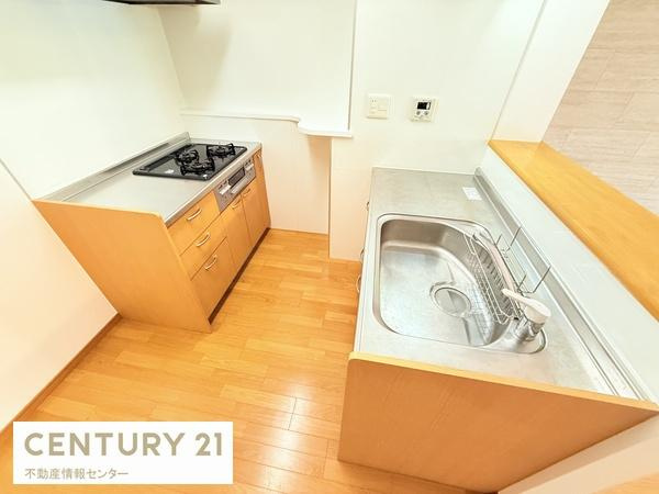 【キッチン】 | ドルミ新淀川１５番館 | セパレートキッチン！収納も豊富にあり、最初は使いなれないかもしれませんが、使い出すとこっちの方が便利かも！となること間違いなし！