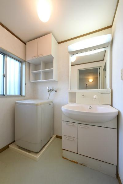 香芝市関屋北６丁目の中古一戸建の独立洗面台