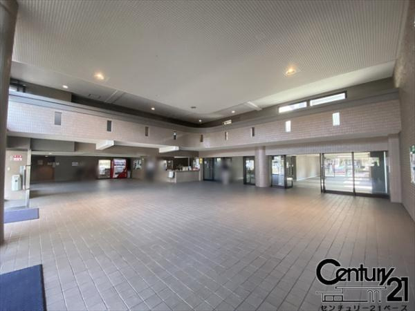 ネオシティ大和高田Ａ棟のエントランス|■現地撮影写真■開放感のある綺麗なエントランスです！