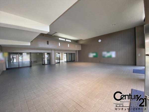 ネオシティ大和高田Ａ棟のエントランス|■現地撮影写真■こちらは正面出入口でございます！