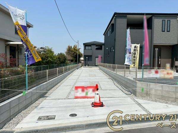 リーブルガーデン上牧 １号棟 ／新築一戸建の駐車場|■現地撮影写真■駐車スペースは３台可！来客時なども安心です！