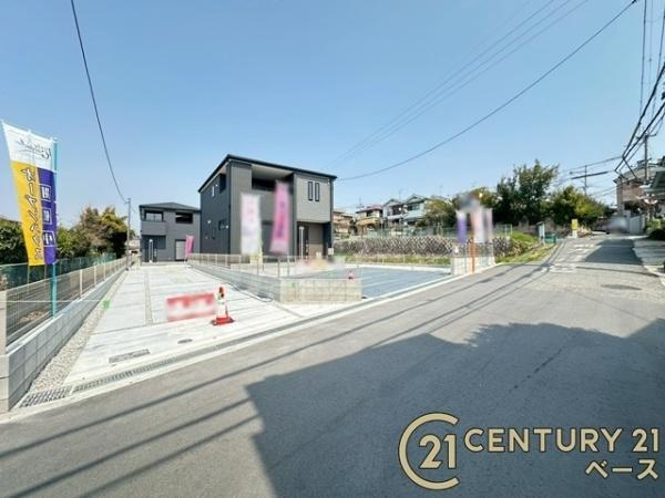 リーブルガーデン上牧 １号棟 ／新築一戸建の前面道路含む現地写真|■現地撮影写真■敷地と道路の高低差が少なく駐車もスムーズです！