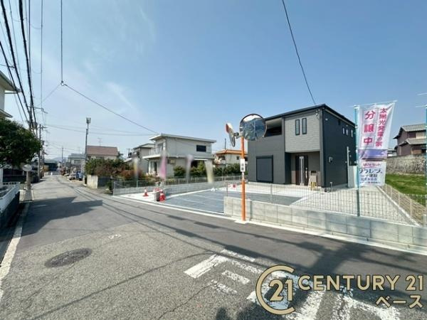リーブルガーデン上牧 １号棟 ／新築一戸建の前面道路含む現地写真