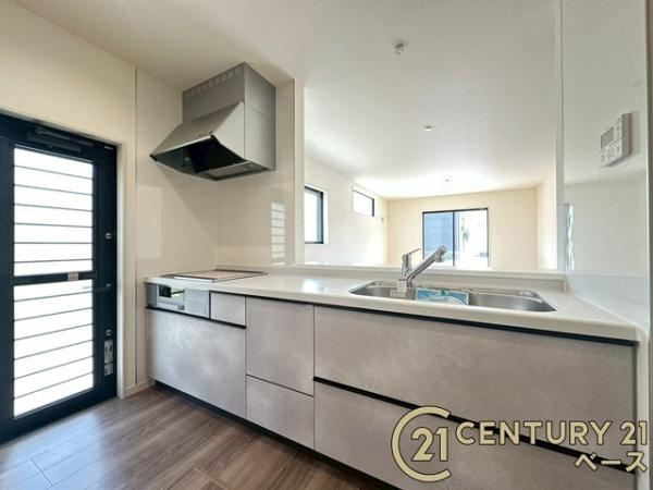 リーブルガーデン上牧 １号棟 ／新築一戸建のキッチン|■現地撮影写真■家族とのコミュニケーションがとりやすい人気のカウンターキッチン！