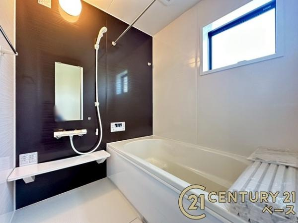 リーブルガーデン上牧 １号棟 ／新築一戸建の内観：施工例|■床は水ハケが良く、乾きやすいのでカビの発生も軽減！嬉しい浴室乾燥機付です！■