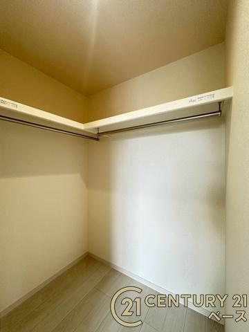 リーブルガーデン上牧 ２号棟 ／新築一戸建の収納|■現地撮影写真■冬物のコートや季節のものなどたくさんしまえる広さ！