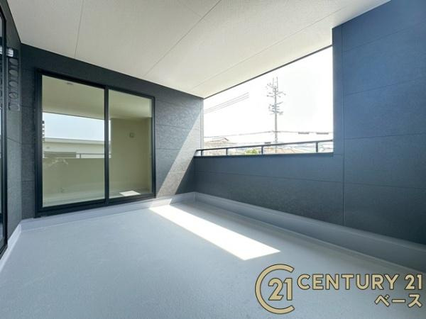 リーブルガーデン上牧 ２号棟 ／新築一戸建のバルコニー|■現地撮影写真■ゆったりとしたインナーバルコニー・急な雨でも安心です！