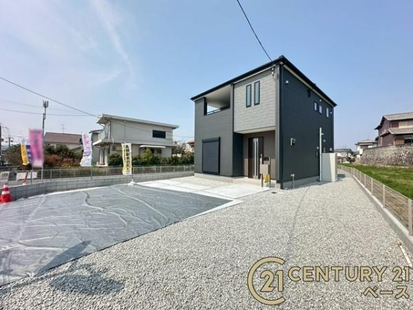 リーブルガーデン上牧 ２号棟 ／新築一戸建の庭|■現地撮影写真■広くて開放的なお庭でゆったりプライベートな時間を満喫！