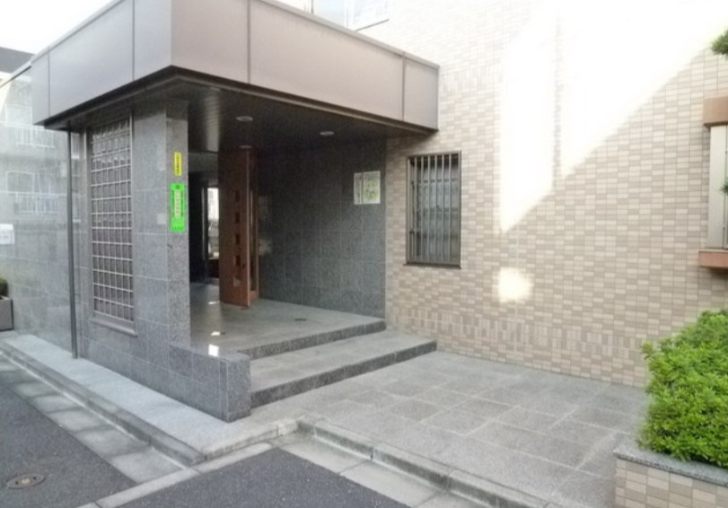 サンライフ氷川台のエントランス