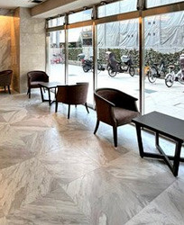 Innocent Doyamaのロビー