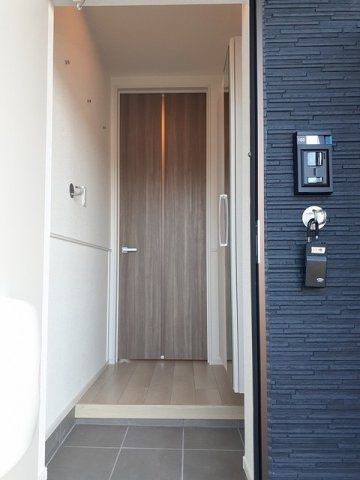 コンフィアンサ　トレスの玄関