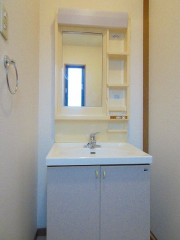 ロ－タスビレジ一番館の洗面所