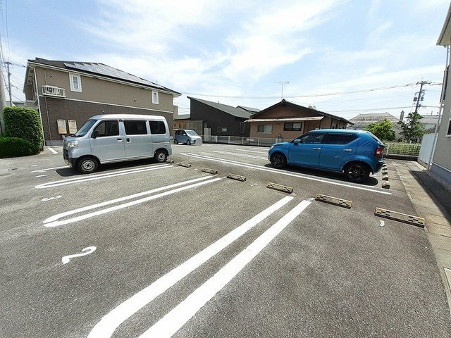 ア－バンヒルズＡの駐車場