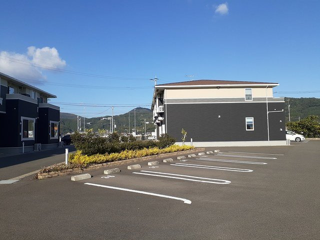 リバーサイドグレイス　Ⅱの駐車場