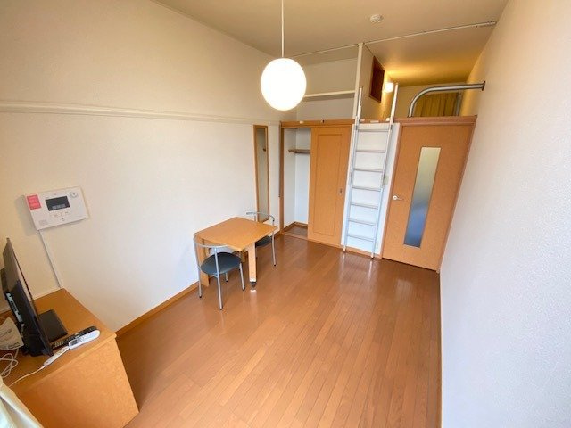 レオパレスＫＡＺＵの居間・リビング