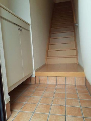 フィオーレツカサⅢ　Ａ棟の玄関