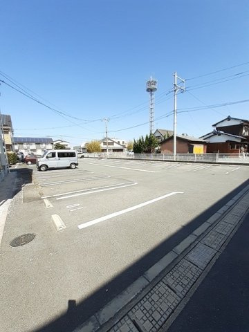 ニューライズ和Ｃの駐車場