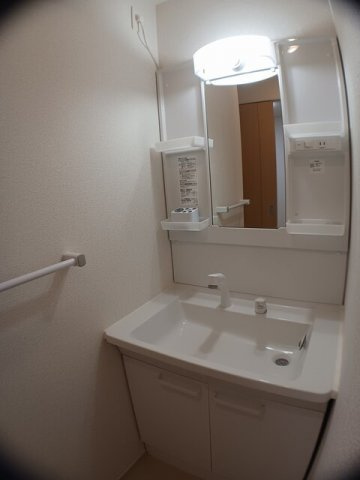 シルエットの洗面所