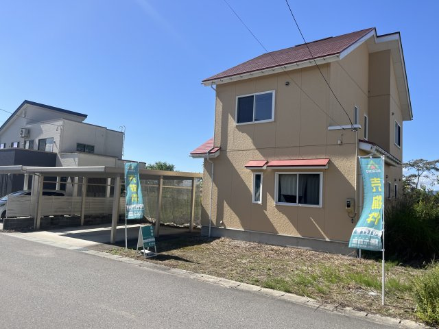 南陽市長岡　中古住宅の前面道路含む現地写真