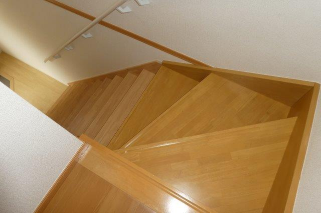 ＰＲＩＮＣＥ　ＣＯＵＲＴ　Ａの内装|階段