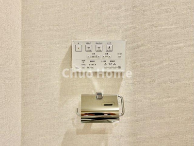 【内装】 | 北砂四丁目住宅 | 【ウォシュレット】清潔に使いたいお手洗いには最適な設備です。もちろんウォームレットも標準装備です。