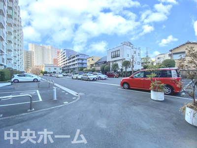 【駐車場】 | 北砂四丁目住宅 | 【敷地内駐車場】最新の空き状況や費用などの詳細は担当スタッフまでお問い合わせください。