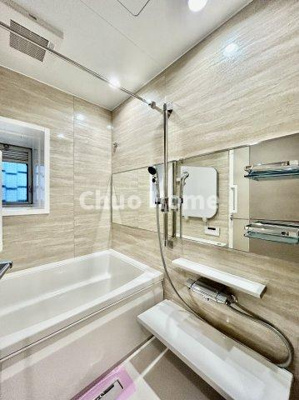 【浴室】 | 北砂四丁目住宅 | 【バスルーム】暖房換気乾燥機付きシステムバスルーム。暖房・冷風・換気・乾燥など、毎日を快適に過ごせるうれしい機能が揃っています。雨の日の洗濯物も安心です。