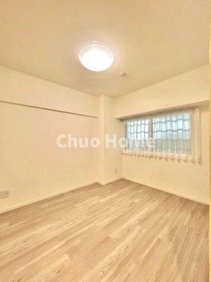 【洋室】 | 北砂四丁目住宅 | 【洋室】快適に過ごす条件は、一人ひとり違います。だからこそ飾り過ぎないシンプルな内装と偏り過ぎないデザインで統一しております。居住していく中でオーナー様だけの【マイホーム】に創り上げて下さい