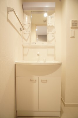 リブリ・ゼフィールの洗面所|明るい洗面所です