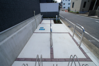 リブリ・ゼフィールの駐車場|バイク置き場