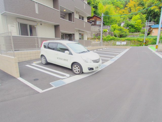 ヴェールビレッジ三戸の駐車場