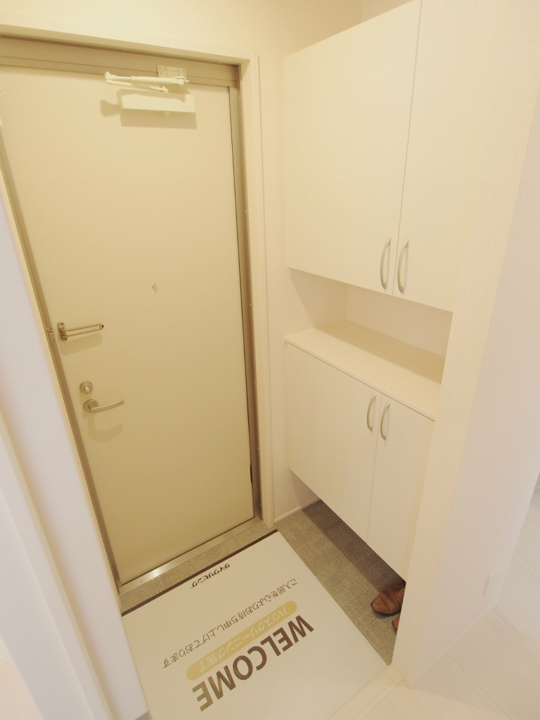 ヴェールビレッジ三戸の玄関