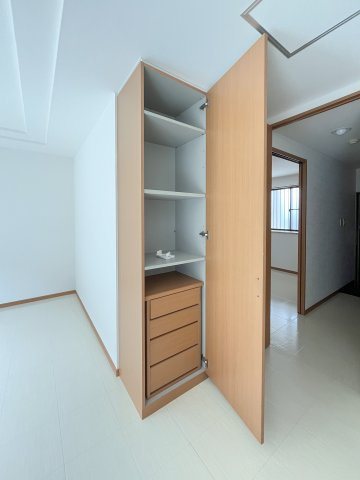 ライラックの洋室