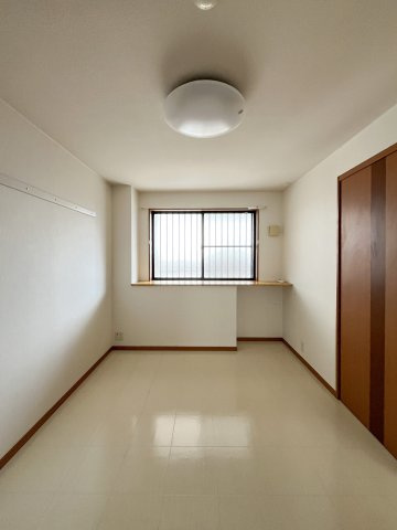 ライラックの洋室