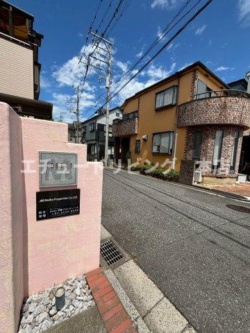 ロバートの周辺