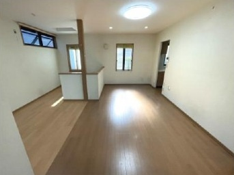 中古戸建　東松山市殿山町33-8の居間・リビング