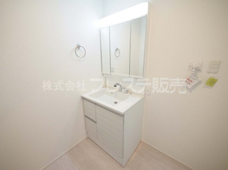 【洗面所】 | 奈良市押熊町の新築一戸建 全５区画 | 現地写真（４号地洗面）シャワー付き洗面化粧台