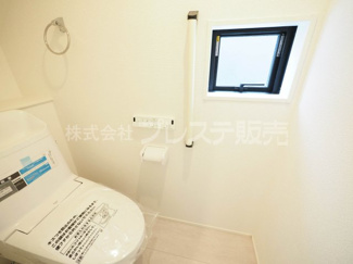 【トイレ】 | 奈良市押熊町の新築一戸建 全５区画 | 現地写真（４号地１階トイレ）温水洗浄便座を標準装備！