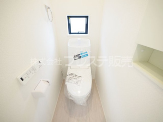 【トイレ】 | 奈良市押熊町の新築一戸建 全５区画 | 現地写真（４号地２階トイレ）温水洗浄便座を標準装備！