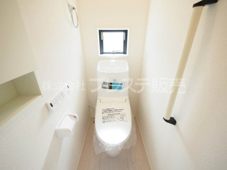 【トイレ】 | 奈良市押熊町の新築一戸建 全５区画 | 現地写真（３号地トイレ）温水洗浄便座を標準装備！